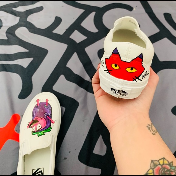 Custom Vans - Picture 3 of 4